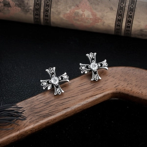 Boucles d'oreilles croix gothique vintage en argent avec pierres de zircone blanches polies