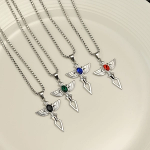 Collier Pendentif Croix Épée Ailes d'Ange Gothique pour Hommes Acier Inoxydable Alliage Incrusté de Strass Vintage Collier Punk Streetwear Bijoux