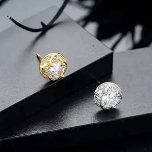 Boucles d'Oreilles Clous en Zirconia Trèfle pour Hommes et Femmes en Acier Inoxydable Incrustées de Strass Brillants