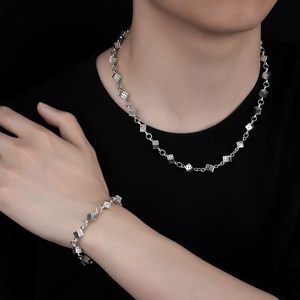 Ensemble Collier et Bracelet avec Pendentif en Forme de Dé en Acier Inoxydable Punk Vintage pour Hommes Femmes Bijoux Hip Hop Géométriques en Alliage Gothique