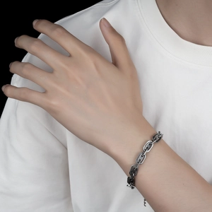 Bracelet unisexe en acier inoxydable argenté avec chaîne grain de café sur poignet