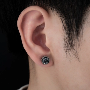 Retro round magnetic ear clip with dark zircon and vintage silver finish for men
