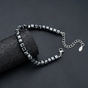 Bracelet minimaliste en perles d'hématite carrées pour hommes et femmes avec fermoir réglable