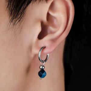 Boucles d'oreilles minimalistes avec perles bleues et crochets argentés pour tous
