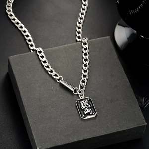 Collier hip-hop unisexe avec pendentif carré et chaîne robuste en acier titane