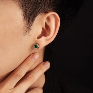 Classic six-claw sterling silver stud earring with a round green zircon for men and women