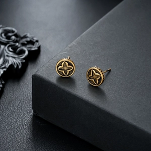 Retro gold four-leaf clover stud earrings with vintage star pattern and matte finish