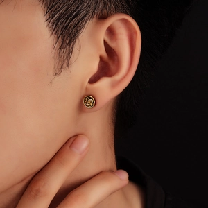 Men's vintage gold clover stud earring with star engraving on high-quality stainless steel