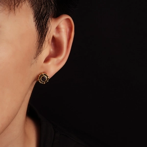 Vintage golden eight-pointed star stud earring with a black stone center for men