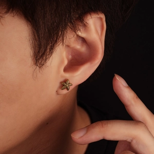 Textured gold starfish stud earrings featuring intricate micro-engraved coastal design