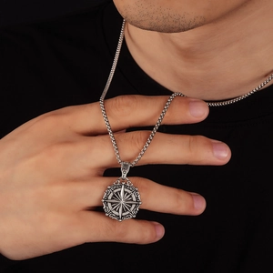 Collier avec pendentif boussole vintage pour homme avec étoile et chaîne à maillons carrés