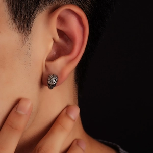 Vintage Stainless Steel Skull Stud Earrings For Men Women Gothic Punk Flame Pattern Retro Silver Single Skull Head Earring