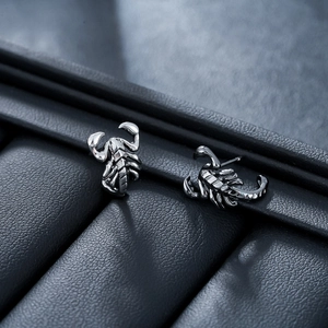 Retro scorpion stud earrings in antique silver finish for men, gothic punk animal jewelry