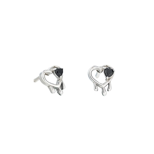 Boucles d'oreilles cœur en argent avec pierres noires et design effet lave liquide