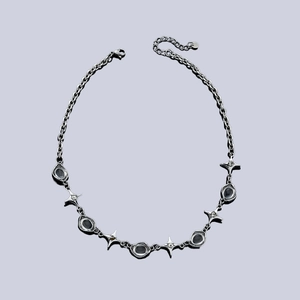 Irregular zircon necklace with four-pointed stars and black stones in silver finish