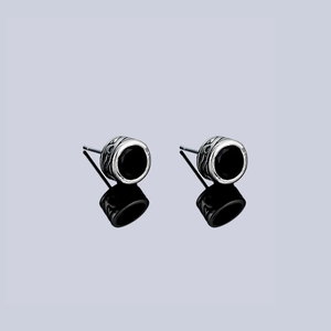 Classic round black zircon stud earrings with engraved silver metal base and reflection