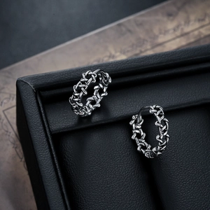 Boucles d'oreilles hexagramme argentées avec tissage de chaîne style punk rétro
