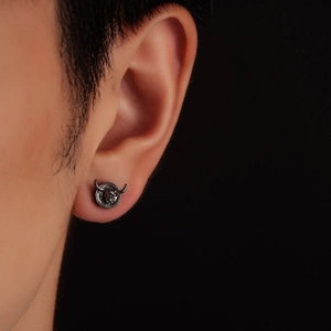 Orecchino magnetico a testa di toro in argento antico per uno stile trendy punk