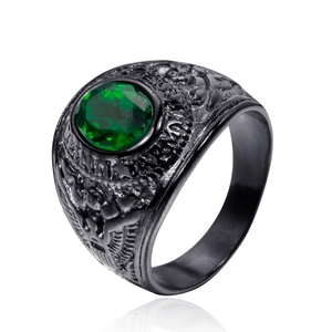 Bague militaire aigle vintage en acier noir avec un sertissage de gemme verte