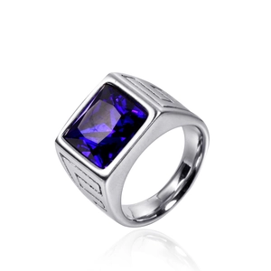 Bague avec pierre précieuse carrée violette en acier inoxydable et détails géométriques