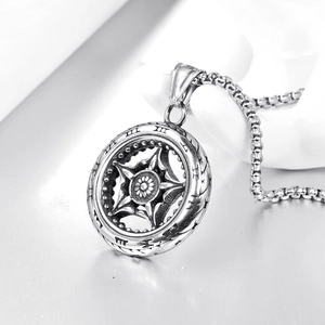 Collier vintage style pneu avec chiffres romains et pendentif étoile sur chaîne carrée