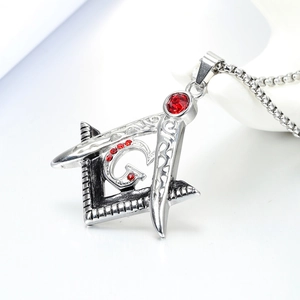 Pendentif franc-maçon en acier vintage avec pierres rouges et emblème symbolique G