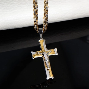 Religiöse Kruzifix-Halskette mit Gold und Silber Jesus-Anhänger an Metallkette