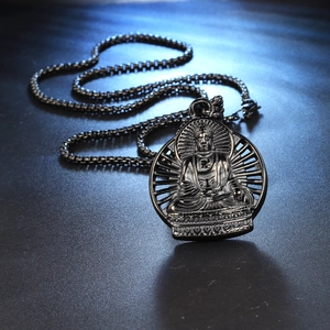 Vintage Buddha-Anhänger aus Edelstahl mit strahlendem Heiligenschein an schwarzer Kette