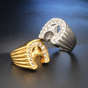 Hip hop horseshoe horse head relief ring with pavé crystals in gold and silver finish