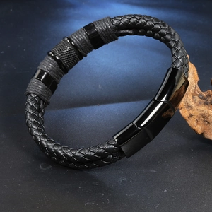 Bracelet tressé en cuir noir pour homme avec anneaux métalliques et fermoir magnétique