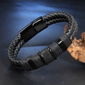 Bracelet tressé pour homme en cuir noir avec ornements en acier et fermoir magnétique