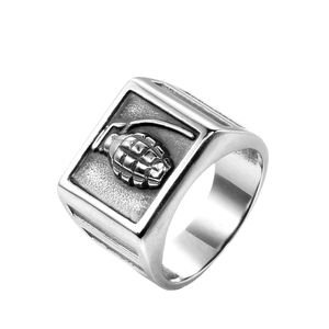 Bague Chevalier Grenade en Acier Inoxydable Vintage pour Hommes Style Militaire Punk Anneau Carré Bijoux de Mode Main