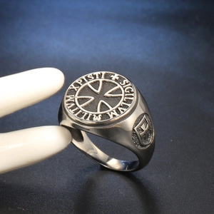 Anello con sigillo vintage in acciaio inossidabile con croce di Malta e sigillo