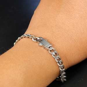 Fashionable Cuban chain bracelet for women made of silver stainless steel with box clasp
