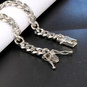 Bracelet chaîne cubaine en acier inoxydable argenté avec fermoir à double sécurité