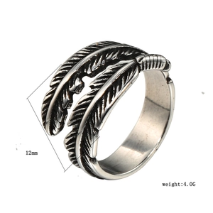 Detail shot of vintage silver feather ring showing 12mm width and 4g weight parameters