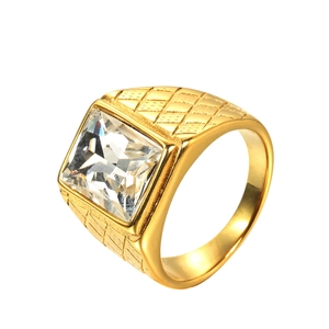 Anello vintage in acciaio titanio dorato con grande zircone rettangolare e trama trapuntata