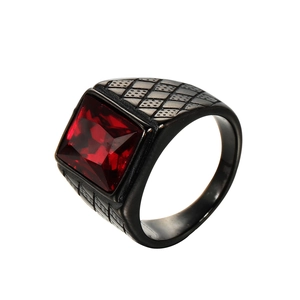 Anello vintage da uomo in acciaio inossidabile nero con una gemma quadrata rossa
