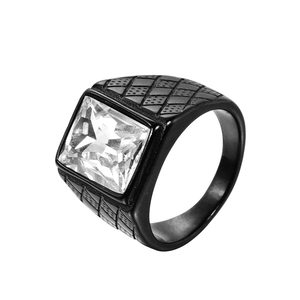 Anello da uomo vintage in acciaio nero con grande gemma quadrata e incisioni laterali