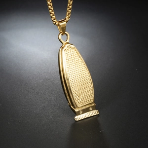 Pendentif tondeuse à cheveux en acier inoxydable doré avec chaîne à mailles box