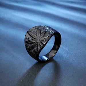 Retro black stainless steel maple leaf signet ring with engraved street style pattern