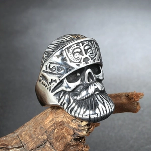 Vintage gothic skull ring in stainless steel with a bearded king crown design on wood