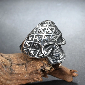 Gothic punk skull ring with fleur-de-lis patterns on a vintage silver steel finish