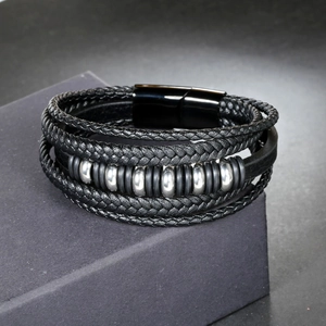 Bracelet multicouche en cuir tressé pour homme avec perles argentées et fermoir aimanté