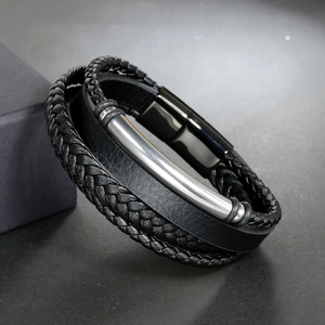 Mehrlagiges Herren-Lederarmband mit silbernem Edelstahlrohr und Magnetverschluss
