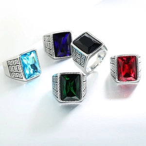 Détails de bagues vintage pour hommes avec pierres rectangulaires et motifs grecs gravés