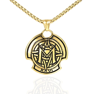 Collier vintage en acier inoxydable doré avec relief M et chiffres romains XXVI gravés
