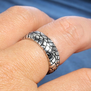 Vintage stainless steel ring for men with dragon scale tire texture and retro finish