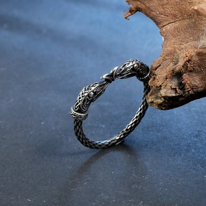 Bracelet jonc vintage argenté avec motif corde torsadée et têtes de loup gravées
