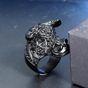 Bague tête de taureau en acier inoxydable rétro avec pavage de pierres noires